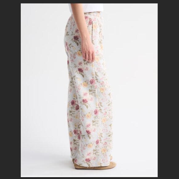 NWT ABERCROMBIE HIGH RISE WIDE LEG GREY SWEATPANTS FLORAL--SMALL--IN PACKAGING - Picture 3 of 7